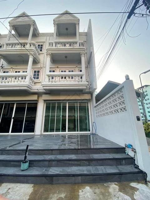 ให้เช่าทาวน์โฮม 3 ชั้น 18 ตรว. ย่านรัชดา ซ.ประชาราษฎร์บำเพ็ญ 9 ใกล้ MRT ห้วยขวาง
