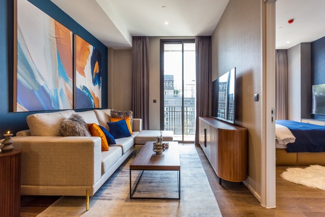 ขายหรือให้เช่า คอนโด 1 ห้องนอน มิวนิค หลังสวน Muniq Langsuan 54 ตร.ม. ชั้น 17 ทำเลใจกลางเมือง ใกล้สวนลุมพินี