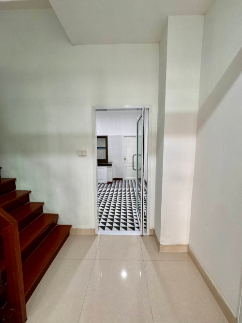 ขายทาวเฮาส์รีโนเวทใหม่ หมู่บ้านเฉลิมสุขนิเวศน์ 9 ซอยรามอินทรา 14  ปากซอยสถานีรถไฟฟ้ามัยลาภ เข้าอยู่ได้เลย