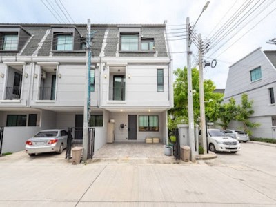 บ้านสวนstyle modern Cozy!! ทาวน์โฮม 3 ชั้น หมู่บ้านGreatier town Bangna-theparak ขนาด 24 ตร.วา. 