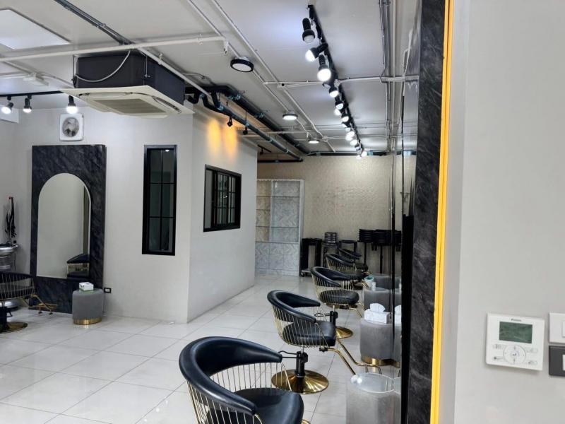 เซ้งร้านทำผม ท้ายซอยทองหล่อ ห้องหัวมุม ติดโรงแรม METROPOLE เพียง 240,000 บ พื้นที่ 60 ตร
