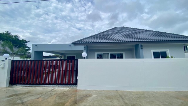 LV53199 ขาย บ้านเดี่ยว พูลวิลล่า บ้านใหม่เอี่ยม มือ 1 พร้อมสระว่ายน้ำส่วนตัว ราคาสุดคุ้ม ทำเลดีเงียบสงบ มีความเป็นส่วนตัว