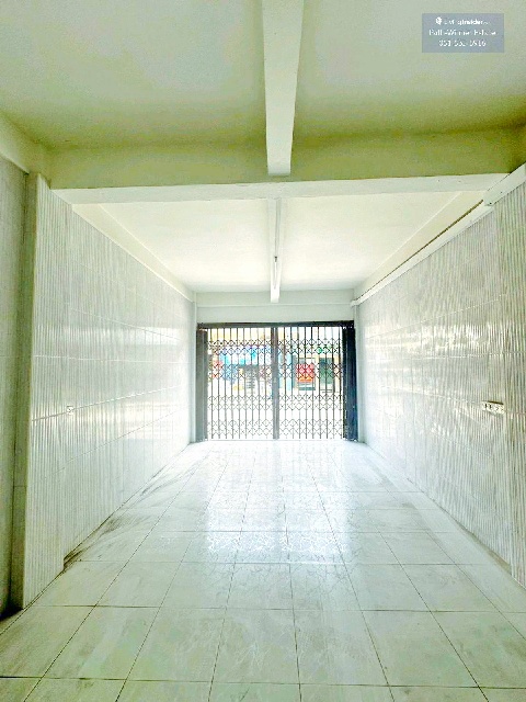 ซ.จันทร์ 41-45 สุรศักดิ์ 1.8กม. อาคารพาณิชย์ 3.5 ชั้นมีดาดฟ้า 4 นอน 2 น้ำ 18 ตร.วา.รร.นานาชาติเรนทรี 2.8 กม.