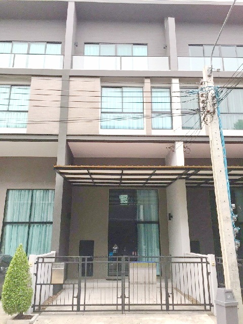 บ้านกลางเมือง MRT ราชภัฏพระนคร 1กม.ให้เช่าทาวน์โฮมหรู 3.5 ชั้น  21 ตร.วา.270 ตร.ม.จัดเต็มเฟอร์ 3 นอน 3 น้ำ  วิภาวดี 60-66