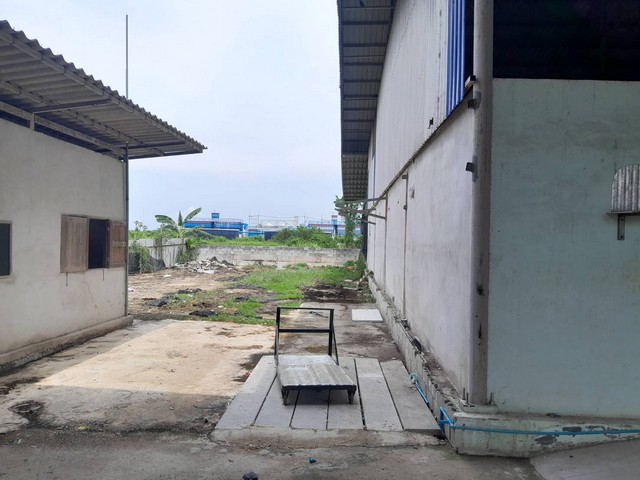 ขายที่ดินพร้อมโกดัง  บนเนื้อที่   2 ไร่  พื้นที่ใช้สอย 1,100   ตรม พร้อมออฟฟิศและบ้านพักคนงาน