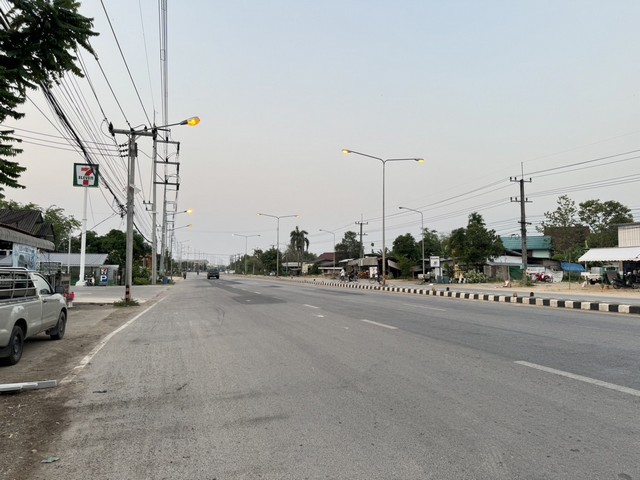 ขายขาดทุนอาคารพาณิชย์ 3 ชั้น ติดถนนสายแม่สอด-อุ้มผาง อาคารพาณิชย์พระธาตุผาแดงต.พระธาตุผาแดง อ.แม่สอด จ.ตาก