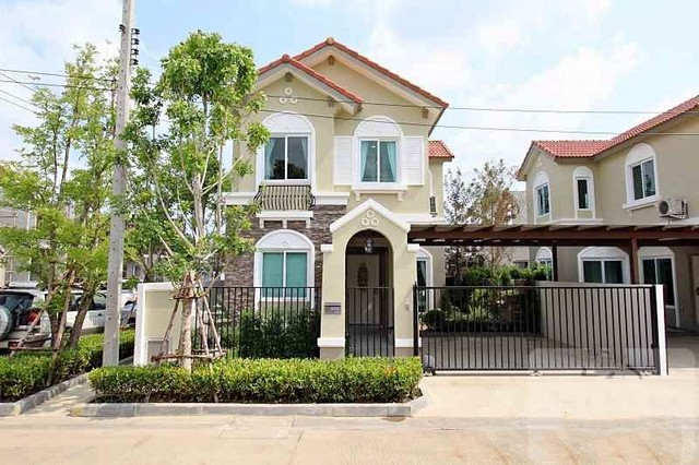 ให้เช่าบ้านแฝด ใกล้รถไฟฟ้าสถานีศรีด่าน โครงการเมลิโซ่พาร์คศรีนครินทร์หนามแดง  ใกล้เมกาบางนา 