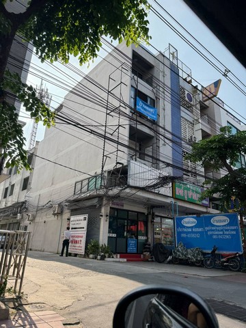  อาคาร4ชั้นติดถนนใหญ่บรมราชชนนีปากซอยบรม17  ใกล้เซนทรัล​ปิ่นเกล้า300เมตร