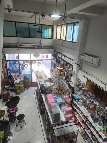 อาคาร4ชั้นติดถนนใหญ่บรมราชชนนีปากซอยบรม17  ใกล้เซนทรัล​ปิ่นเกล้า300เมตร