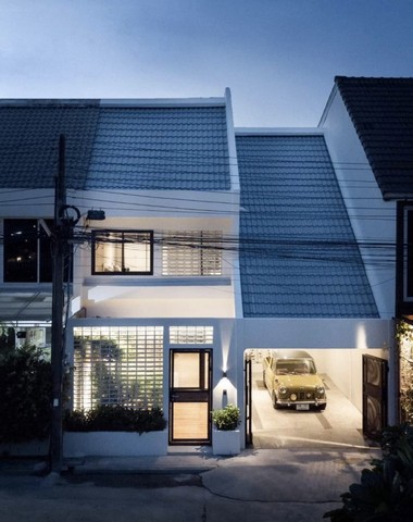 ขายหรือให้เช่า ทาวน์โฮม 3 ห้องนอน ซอยปรีดี 42 สุขุมวิท 71 เนื้อที่ 33 ตร.วา ตกแต่งหรู พร้อมเข้าอยู่