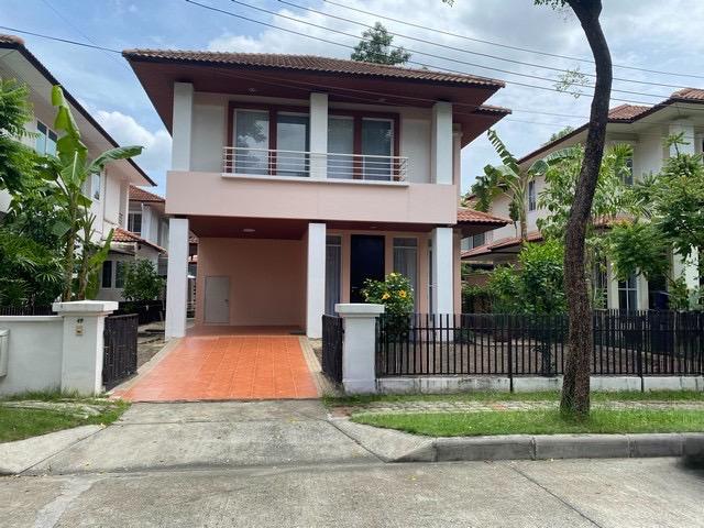 ให้เช่าบ้านเดี่ยว 2 ชั้น 62 ตรว. บางกอกวิลล่า เเลียบทางด่วนเอกมัย-รามอินทรา ใกล้ รร.นานาชาติ SISB