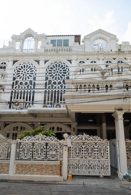 ให้เช่าทาวน์เฮ้าส์ 4 ชั้น 24 ตรว. หมู่บ้านเอกมัยวิลล่า ซอยเอกมัย ใกล้ BTS เอกมัย