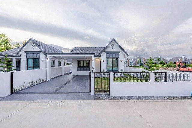 บ้านเดี่ยวสร้างใหม่ สไตล์อังกฤษ ดีไซน์สวย ทำเลทอง ดอนแก้ว สารภี 