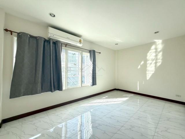 ขายทาว์นโฮม 3 ชั้น 170 ตรม. THE EXCLUSIVE วงแหวน-รามอินทรา รีโนเวทใหม่ ใกล้แฟชั่นไอซ์แลนด์