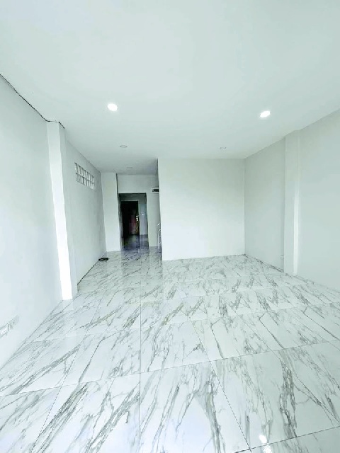 ถ.ปทุมธานี-บางปะหัน ฟิวเจอร์พาร์ค รังสิต 6 กม. นิคมอุตสาหกรรมบางกะดี 2.6 กม. ม.ปทุมธานี 800 ม.2 นอน ทาวน์โฮม 2 ชั้น