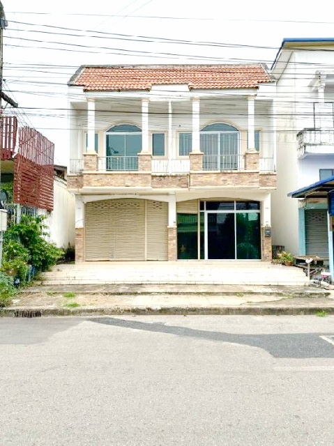 ติดถนนหลัก ตลาดท่าเสด็จ 3.2 กม. รร.เซ็นต์ปอลหนองคาย 1.7กม.ตลาดวัดธาตุ ให้เช่าอาคารพาณิชย์ 2 ชั้น 35ตร.วา.295 ตร.ม.2 นอน 2 น้ำ 