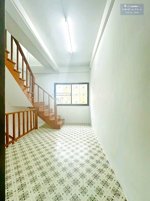 อาคารพาณิชย์ 3.5 ชั้นฺ BTS สุรศักดิ์ 1.8กม.รร.นานาชาติเรนทรี 2.8 กม.มีดาดฟ้า 4 นอน ซ.จันทร์ 41-45 2 น้ำ 19ตร.วา.