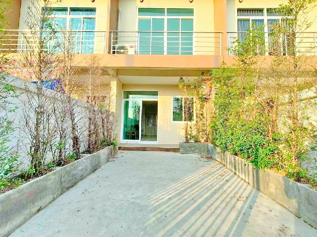 ถ.ปทุมธานี-บางปะหัน ฟิวเจอร์พาร์ค รังสิต 6 กม.นิคมอุตสาหกรรมบางกะดี 2.6 กม. ม.ปทุมธานี 800 ม.2 นอน ทาวน์โฮม 2 ชั้น 