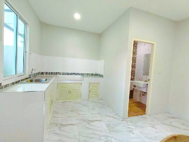 ถ.ปทุมธานี-บางปะหัน ฟิวเจอร์พาร์ค รังสิต 6 กม.นิคมอุตสาหกรรมบางกะดี 2.6 กม. ม.ปทุมธานี 800 ม.2 นอน ทาวน์โฮม 2 ชั้น