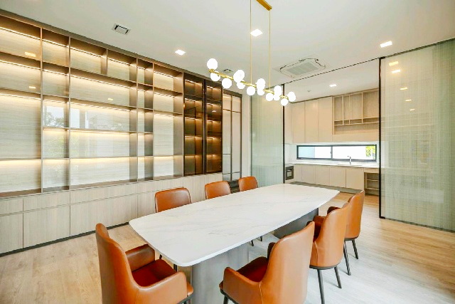 Wellington 900 ม. VIVE ให้เช่าบ้านเดี่ยวหรูหรา 3 ชั้นหลังมุม  นานาชาติ กรุงเทพกรีฑา MRT ศรีกรีฑา 2.8 กม. 4 นอน 5 น้ำ