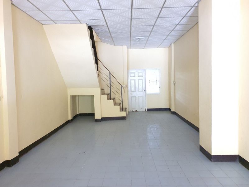 ทาวน์เฮ้าส์ หมู่บ้านบางบัวทอง 1550000 BAHT. 2 Bedroom 1 Bathroom 0 Rai 0 Ngan 18 sq.wa ใกล้ เซ็นทรัลเวสต์เกต ราคาดีเยี่ยม! -