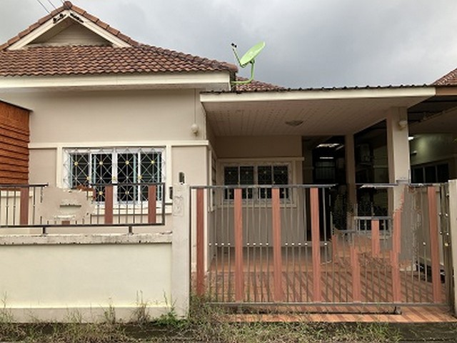 ขายบ้านหมู่บ้านรุ่งเรืองรัศมี 2 แยกจากถนนสายระยอง-ปลวกแดง (ทล.3191) ตำบลมาบข่า อำเภอนิคมพัฒนา จังหวัดระยอง