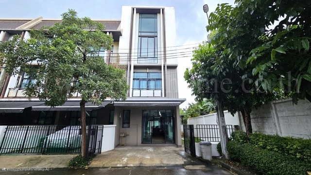 ทาวน์โฮม ฟลอร่า วงศ์สว่าง 35.7 ตารางวา ถนนกรุงเทพฯ - นนทบุรี หลังริม