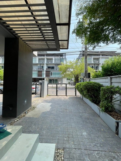 ขายโฮมออฟฟิศ 4 ชั้น + ดาดฟ้า 400 ตรม. โครงการ บี สแควร์ พระราม 9-เหม่งจ๋าย (B Square Rama9) สหการประมูล ทำเลทอง ใกล้เลียบด่วน เอกมัย ทองหล่อ