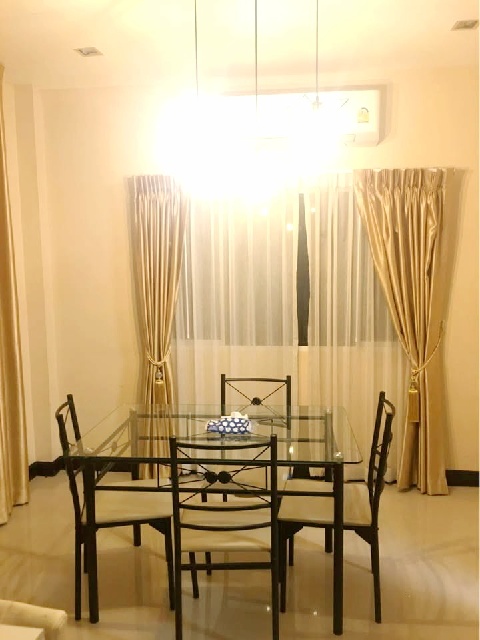 ตลาดหทัยมิตร 1.2 กม. เขตคลองสามวา MRT บางชัน 5.3กม.ให้เช่าบ้านเดี่ยว 2 ชั้น สภาพบ้านใหม่ 185 ตร.ม.45 ตร.วา.3 นอน รร.โชคชัยหทัยราษฏร์ 1.7 กม.