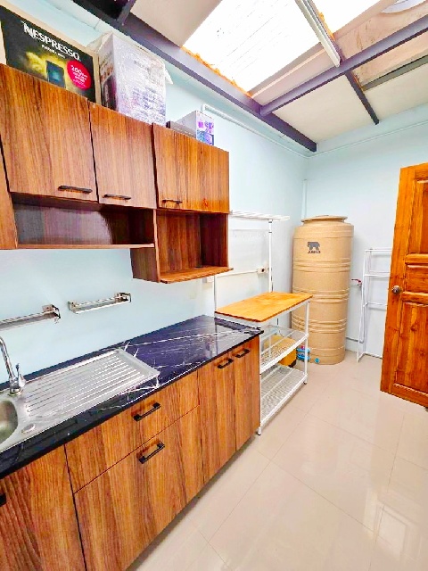 วัดส้มเกลี้ยง ตลาดพระราม5 3.5กม.2-3 นอนตลาดพระเงิน 1.6 กม. ให้เช่าทาวน์เฮาส์ 2 ชั้น 20 ตร.วา.150ตร.ม.ปลายบาง  2 น้ำ รพ.บางใหญ่ 3.4 กม.