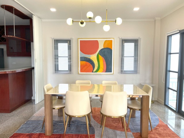 ให้เช่าบ้านเดี่ยว 2 ชั้น 65 ตรว รีโนเวทใหม่ บ้านกรองทอง พัฒนาการ 32 ใกล้ทองหล่อ 5 กม. เหมาะอยู่อาศัยหรือโฮมออฟฟิศ **เลี้ยงสัตว์ได้