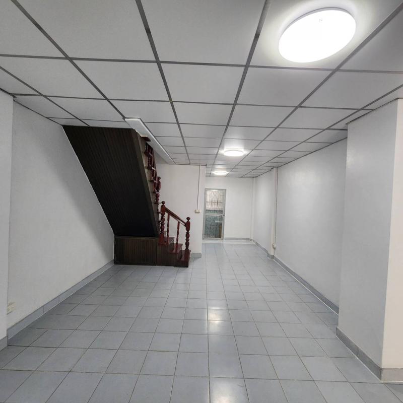 ทาวน์เฮ้าส์ รีโนเวทแล้ว​แต่งสวย 2 ชั้น 16 ตรว.หมู่บ้านพงษ์ศิริชัย 4 แขวงหนองค้างพลู เขตหนองแขม กทม.10160