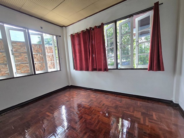 ให้เช่า บ้านเดี่ยว2ชั้น 150 ตรว. เหมาะทำออฟฟิศ กระจายสินค้า ไลฟ์สด ถนน สุทธิสาร รัชดา ห้วยขวาง