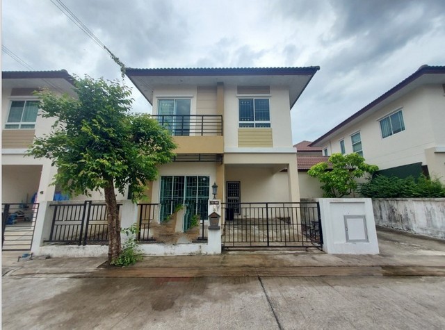 ขายบ้านแฝดหมู่บ้าน เต็มสิริ วิลเลจ(หนองจอก-เชื่อมพันธ์) ซอย8 ซอยหมู่บ้านเต็มสิริ วิลเลจ ถนนเชื่อมสัมพันธ์ แขวงกระทุ่มราย เขตหนองจอก กรุงเทพฯ