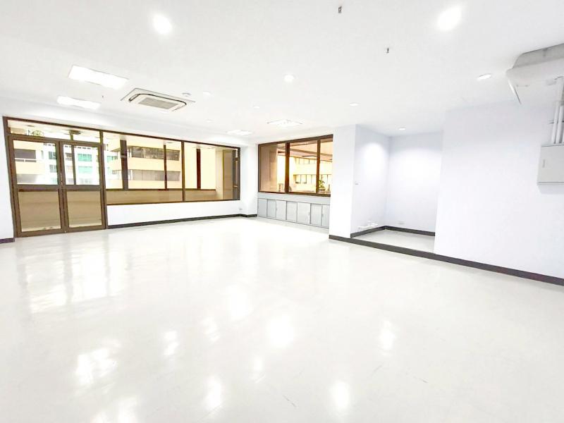 ให้เช่าตึกสำนักงานใจกลางเมือง ออฟฟิศย่านอโศก สุขุมวิท 21  สะดวกใกล้รถไฟฟ้า 56ตรม