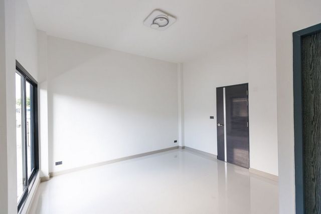 โซนสันกำแพง ขาย 2.99 ล้าน 60 ตรว. #บ้านสร้างใหม่ #บวกค้าง บ้านเดี่ยว #สไตล์โมเดิร์น-ปั้นหยา บ้านสมาร์ทโฮม เพื่อชีวิตสะดวกสบาย เพียงปลายนิ้ว