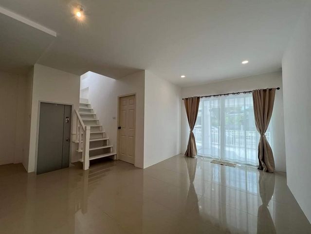 โซนดอยสะเก็ด #ขายต่ำกว่าราคาประเมิน 2.45 ล้าน 50 ตรว. รุ่งธนา4 #ท่ารั้ว บ้านเดี่ยว 2 ชั้น #รีโนเวทใหม่ ต่อเติมกว้างมาก เดินทางสะดวก