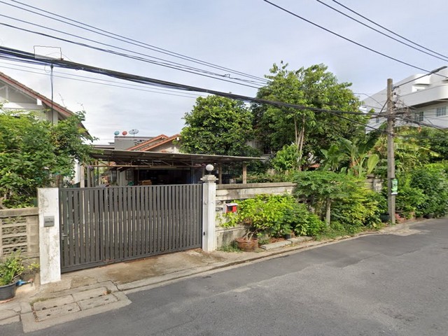 ขายด่วนบ้านเดี่ยว 1 ชั้นครึ่ง 105 ตรว. ย่านหัวยขวาง ประชาราษฎร์บำเพ็ญ 26 ขายตามสภาพ ** ถูกสุดในย่านนี้ ขายต่ำกว่าราคาประเมิน 