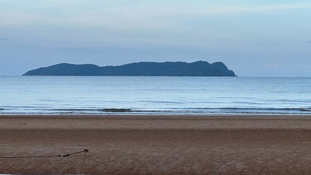 ตุนทรัพย์เก็บขายเก็งกำไร ขายที่ดินริมหาดสะพลีทรายขาวน้ำใสคราม สวยงามวิวทะเลธรรมชาติสุดสุด ปะทิวใกล้หาดสวยทุ่งวัวแล่น  