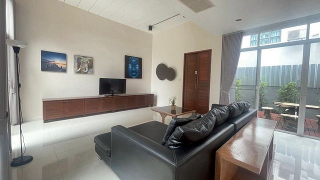 ให้เช่าพูลวิลล่าหรู หลังใหญ่ หมู่บ้านสินธนา สันพระเนตร