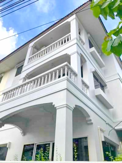 รร.นานาชาตินีวา 1.3 กม. 5นอน 5น้ำ โยธินพัฒนา CDC ศรีวรา นวมินทร์ 107-113 MRT พหลโยธิน นวมินทร์ 400ม. อาคารพาณิชย์ 3ชั้น 80ตร.วา. 258ตร.ม.