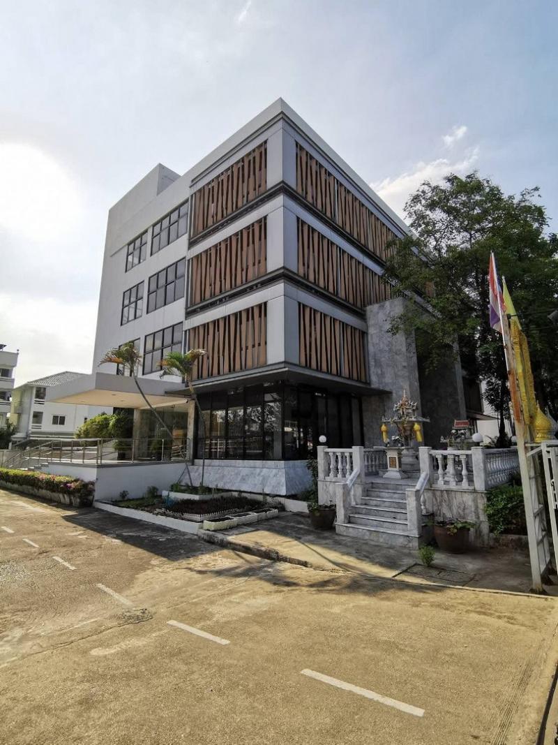 ให้เช่าตึกออฟฟิศรามคำแหง39 Town in Town ขนาด 1,660 sq.m.ที่จอดรถเยอะ ใกล้รถไฟฟ้า 