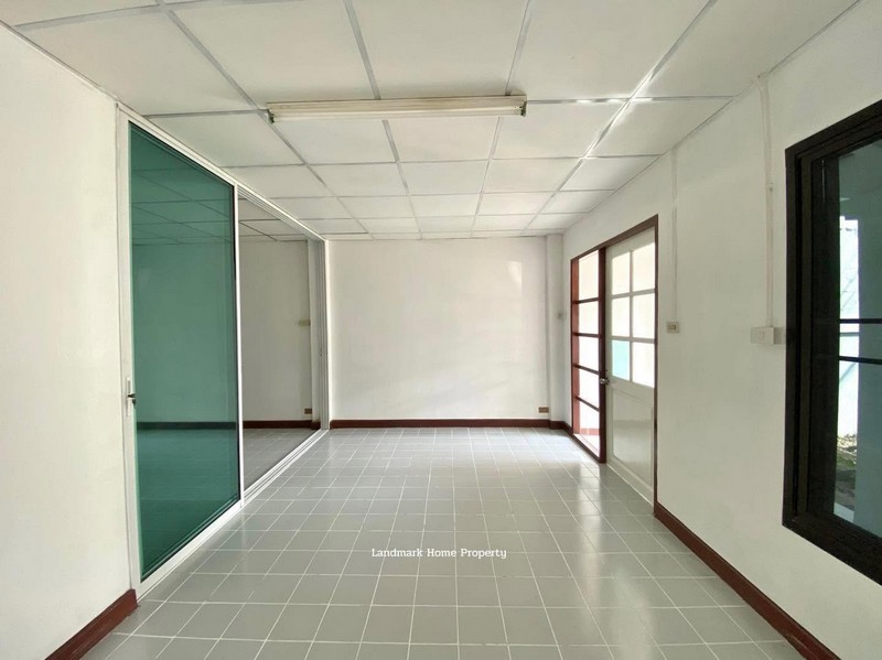 LM25-0075 ขายทาวน์เฮ้าส์ 2 ชั้น ปากเกร็ดวิลเลจ ใกล้เซ็นทรัลแจ้งวัฒนะ เนื้อที่ 17.5 ตรว 3นอน 2น้ำ