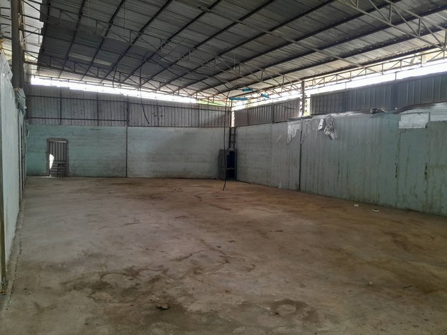 ขายโกดังพานทองชลบุรี ขายที่ดินพร้อมโกดัง  บนเนื้อที่   2 ไร่  พื้นที่ใช้สอย 1,100   ตรม ผังสีส้ม