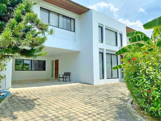 เพียวเพลส รามคำแหง 64 ม. เดอะพาซิโอ ทาวน์ 600 ม. MRT สัมมากร 700ม.ให้เช่าบ้าน  2ชั้น 102ตร.วา. 302ตร.ม. 3นอน 4น้ำ   