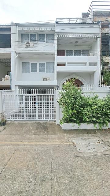 ให้เช่าทาวน์โฮม 3 ชั้น 230 ตรม. ซ.เอกมัย 22 ทองหล่อ เหมาะพักอาศัย หรือทำโฮมออฟฟิศ