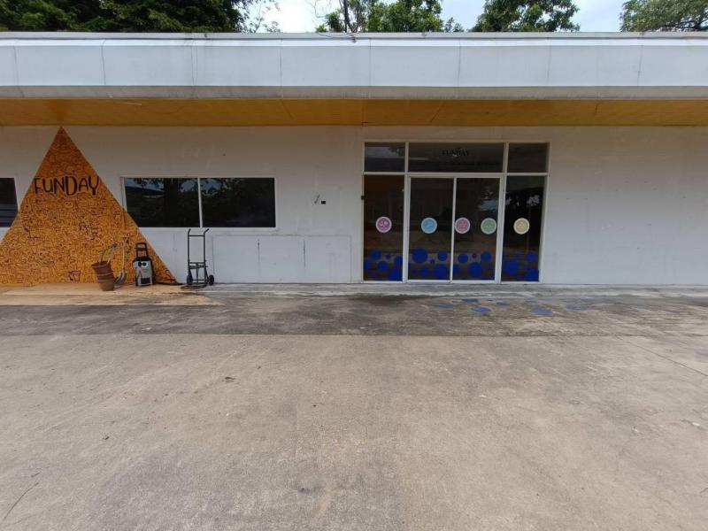 ให้เช่าที่ดินเปล่า+ พร้อมอาคาร200 Sq.w. โยธินพัฒนา ใกล้CDC เลียบทางด่วนเอกมัยรามอินทรา