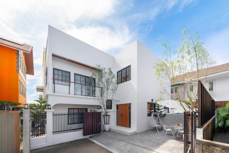 ขายบ้านเดียวพร้อมสระห้วยขวางใจกลางเมือง 5 ห้องนอน  500 ตร.ม. พร้อมสระว่ายตัว 