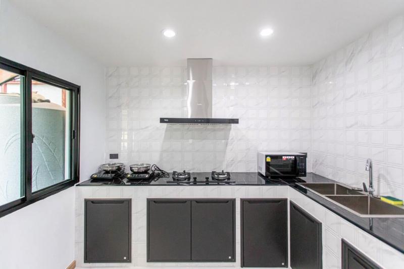 New Modern Luxury Single House in Huaikwang 5 Beds  500 ตร.ม. พร้อมสระว่ายตัว