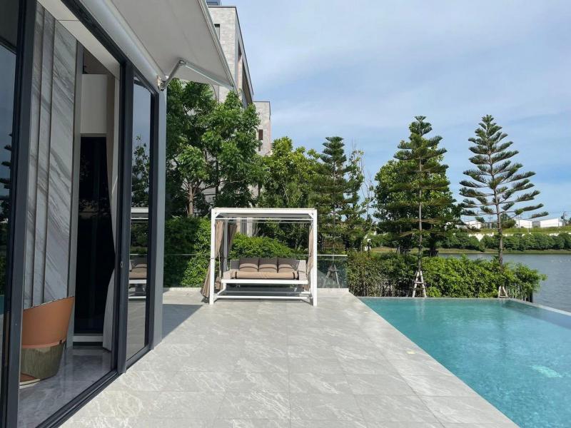 Luxury house ให้เช่า Lake legend bangna  6 BED 1020 sq.m. pool villa+ ลิฟต์ ใกล้Suvarnabhumi Airport